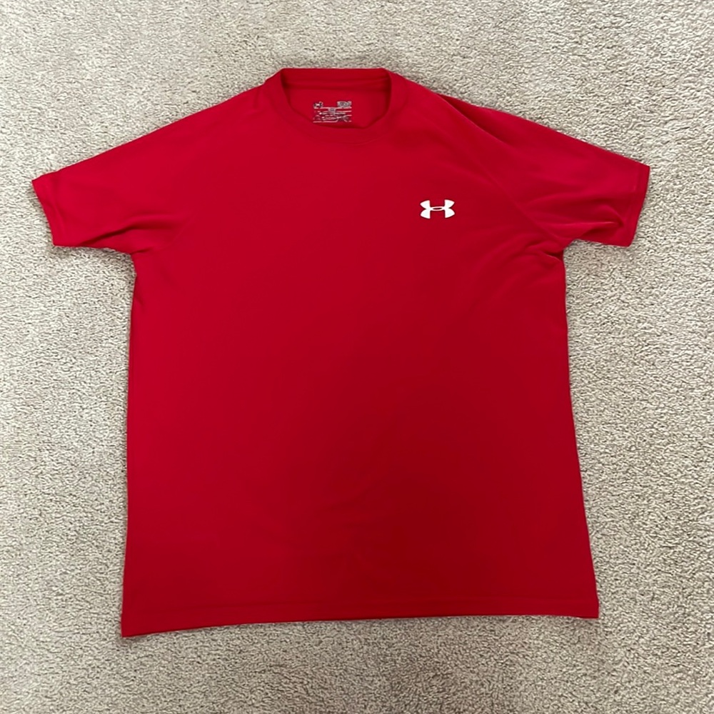 Under Armour Mens small tee